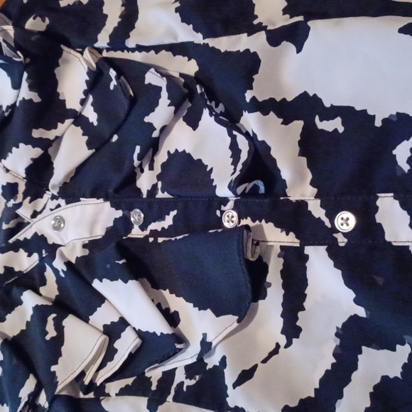 🌺Express Black and White Ruffled Sleeveless Blouse - Picture 4 of 11